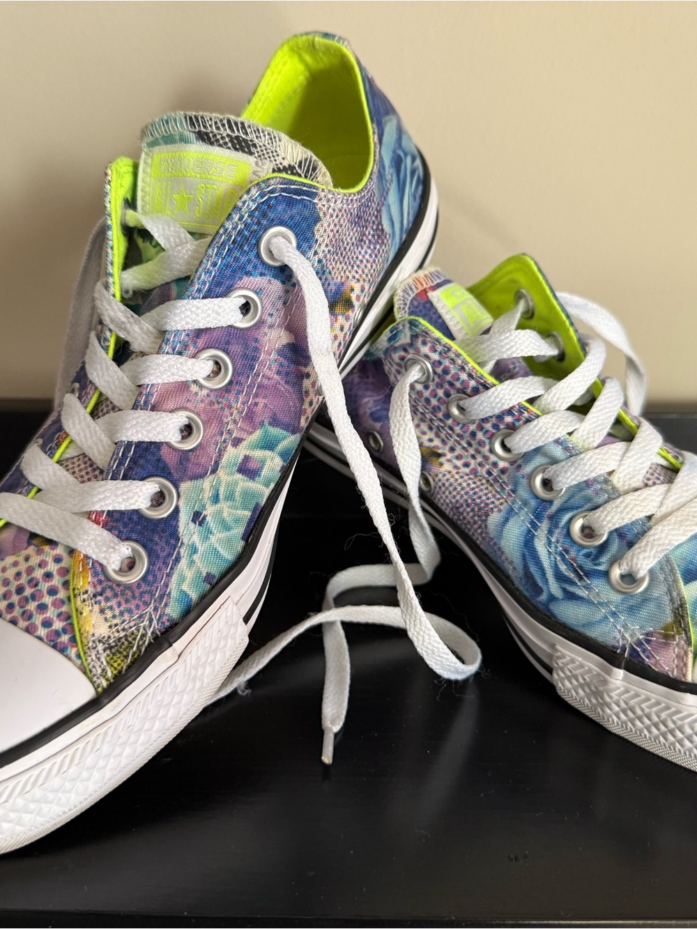 Converse Chuck Taylor All Star Low Top Floral Print Sneakers Women’s Size 8
